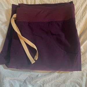 FIGS kade cargo pants size medium. Plum color